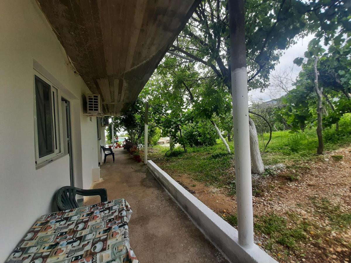 בורש Hillside Apartments מראה חיצוני תמונה
